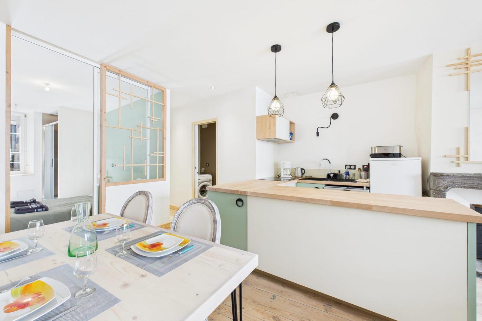 Chic T2 Rénové Au Cœur De à 2 Min De Jaude ! *